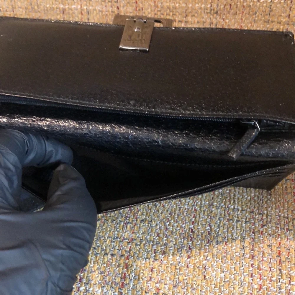 GUCCI Black Lambskin Trifold Long Wallet with Silver G Money Clasp Vintage